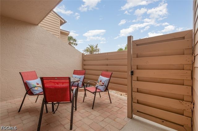 898 Buttonwood DR 105, Fort Myers Beach, FL 33931