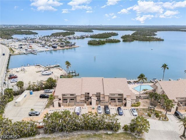 898 Buttonwood DR 105, Fort Myers Beach, FL 33931