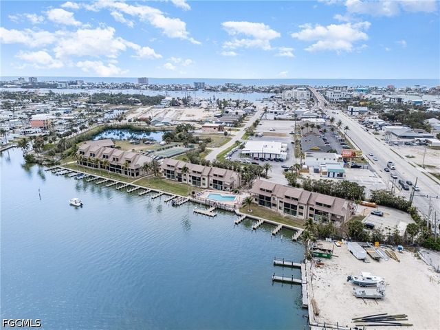898 Buttonwood DR 105, Fort Myers Beach, FL 33931