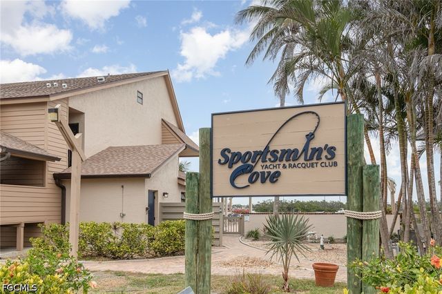 898 Buttonwood DR 105, Fort Myers Beach, FL 33931