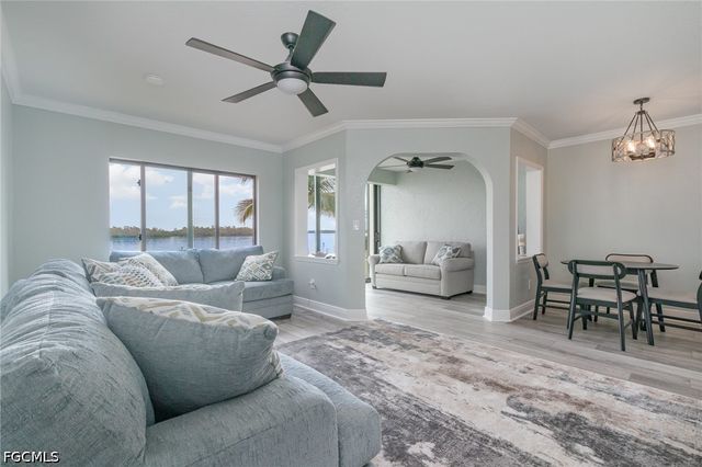 898 Buttonwood DR 105, Fort Myers Beach, FL 33931