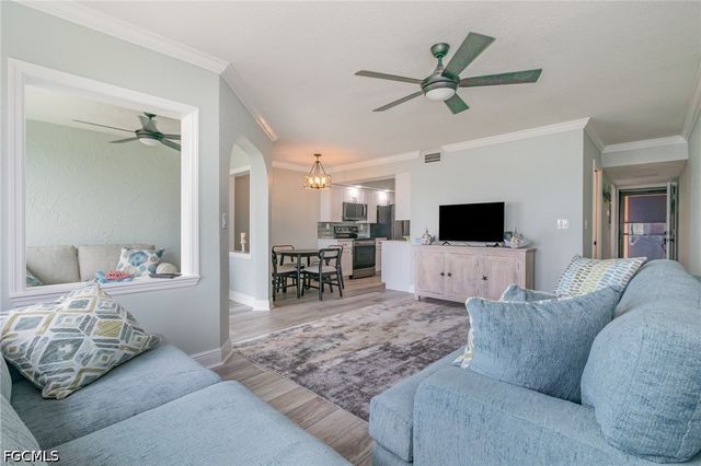 898 Buttonwood DR 105, Fort Myers Beach, FL 33931