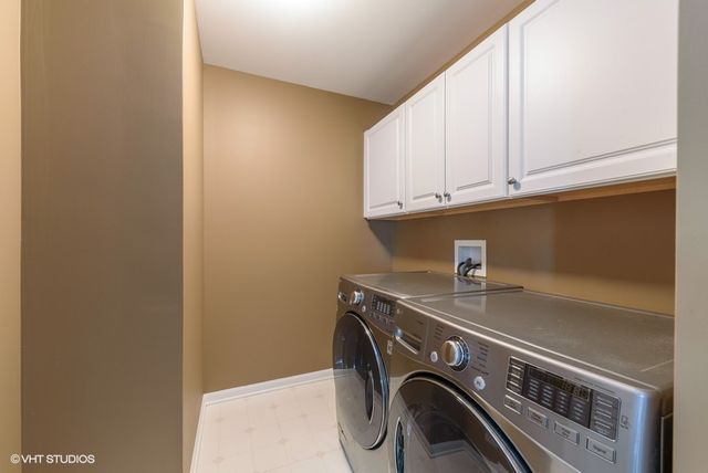 2716 N GREENWOOD Avenue, Arlington Heights, IL 60004