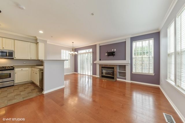 2716 N GREENWOOD Avenue, Arlington Heights, IL 60004