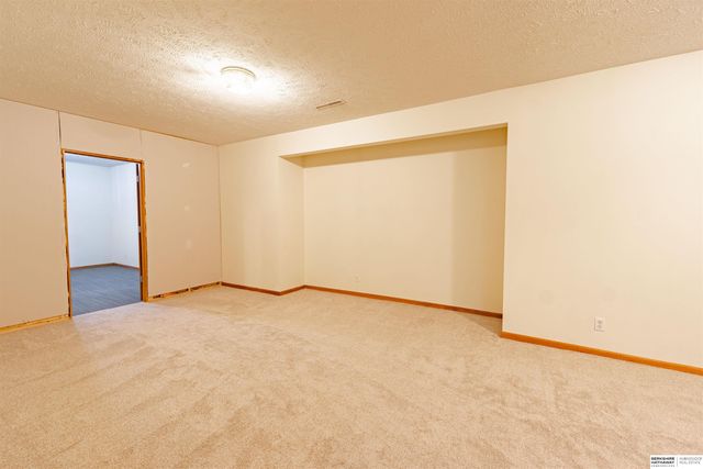 15210 Redwood Street, Omaha, NE 68138