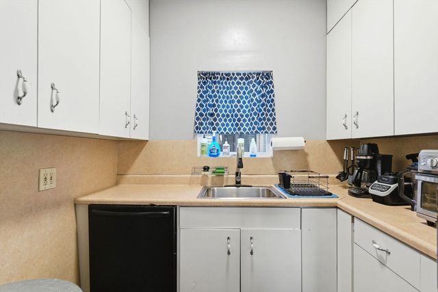 65 Derby St, Somerville, MA 02145