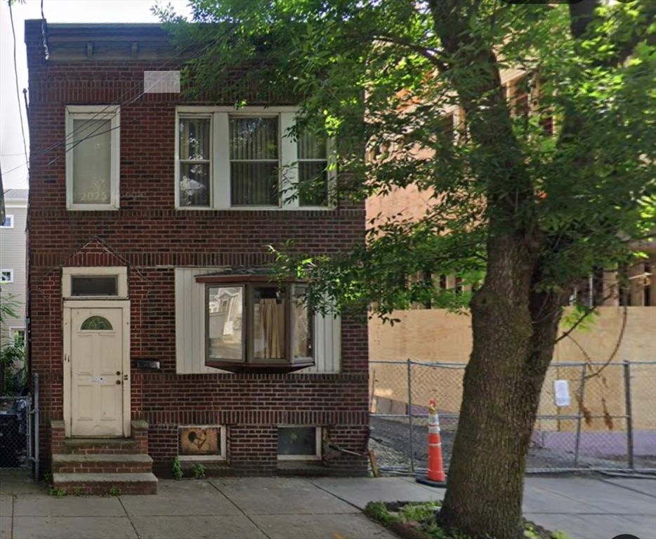 11 Everett St, Boston, MA 02128