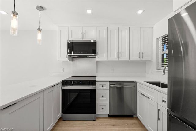 200 Turtle Lake CT 205, Naples, FL 34105
