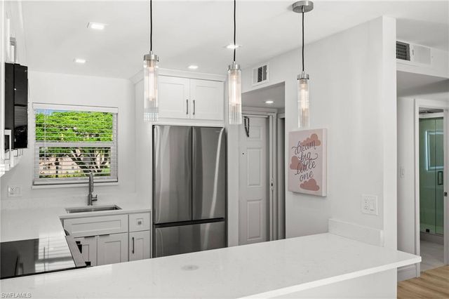 200 Turtle Lake CT 205, Naples, FL 34105