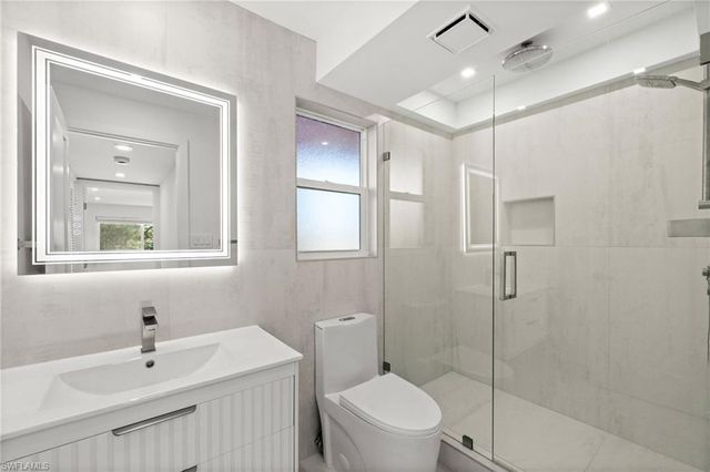 200 Turtle Lake CT 205, Naples, FL 34105