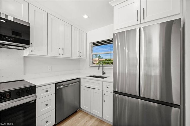 200 Turtle Lake CT 205, Naples, FL 34105