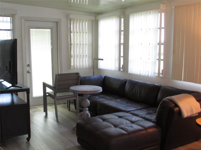 5249 NW 4th Ter, Deerfield Beach, FL 33064
