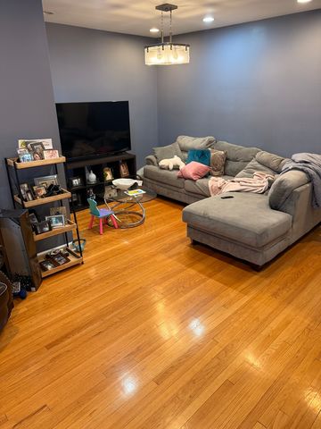 8134 S Vernon Avenue, Chicago, IL 60619