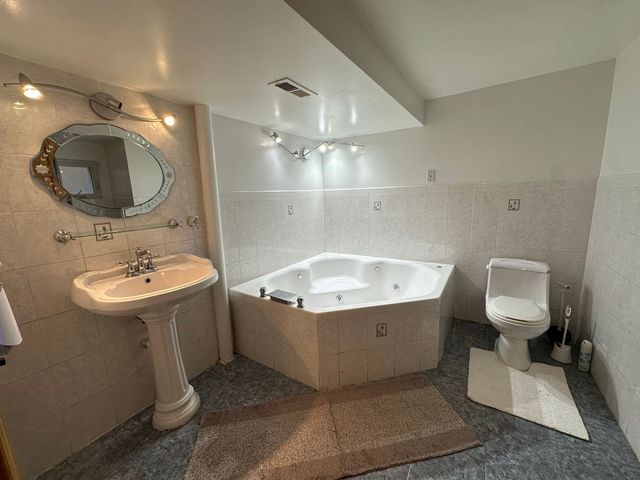 5053 S Luna Avenue, Chicago, IL 60638