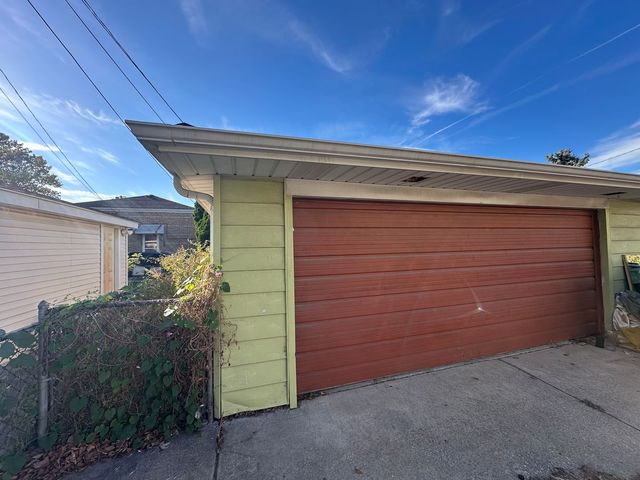 5053 S Luna Avenue, Chicago, IL 60638