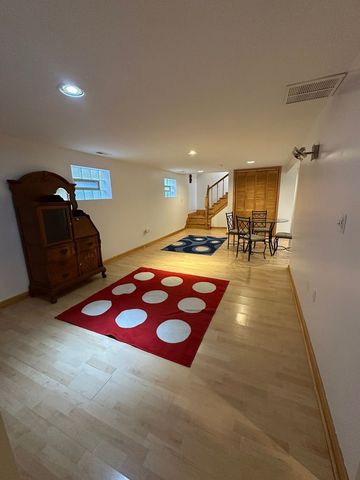 5053 S Luna Avenue, Chicago, IL 60638