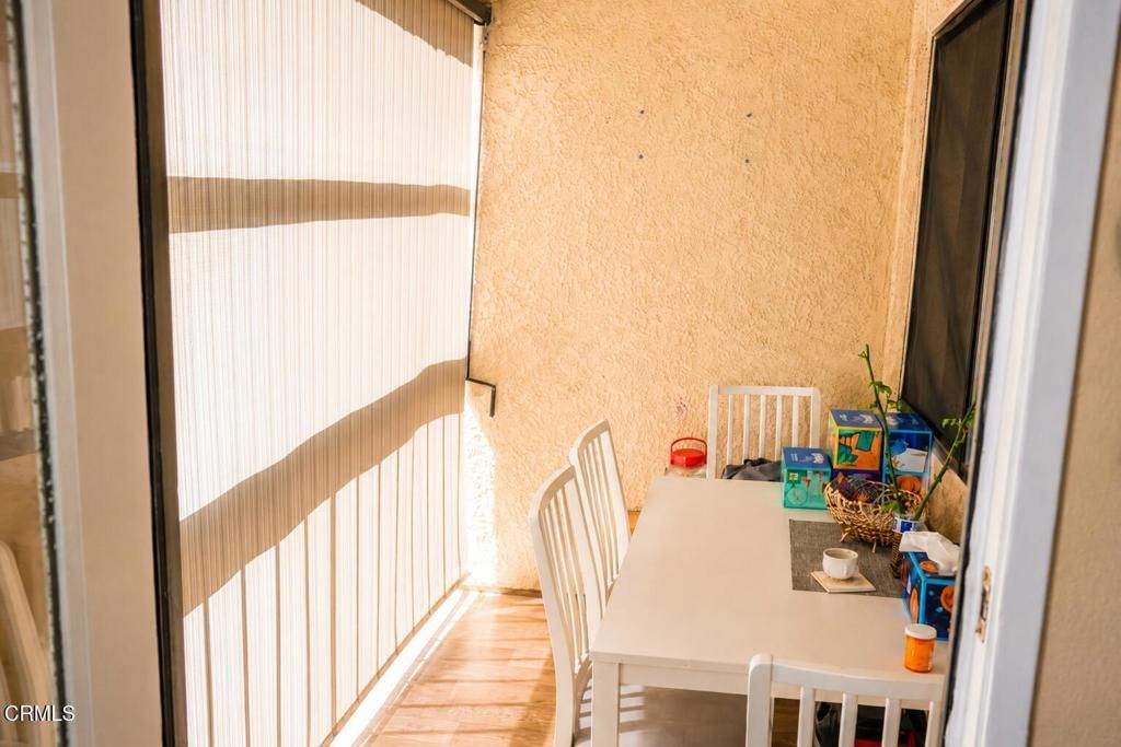 Image 12 of property listing at 330 Burchett Street 206, Glendale, CA 91203