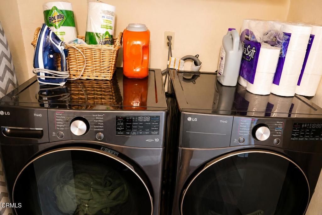 Image 15 of property listing at 330 Burchett Street 206, Glendale, CA 91203