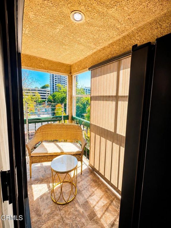 Image 18 of property listing at 330 Burchett Street 206, Glendale, CA 91203