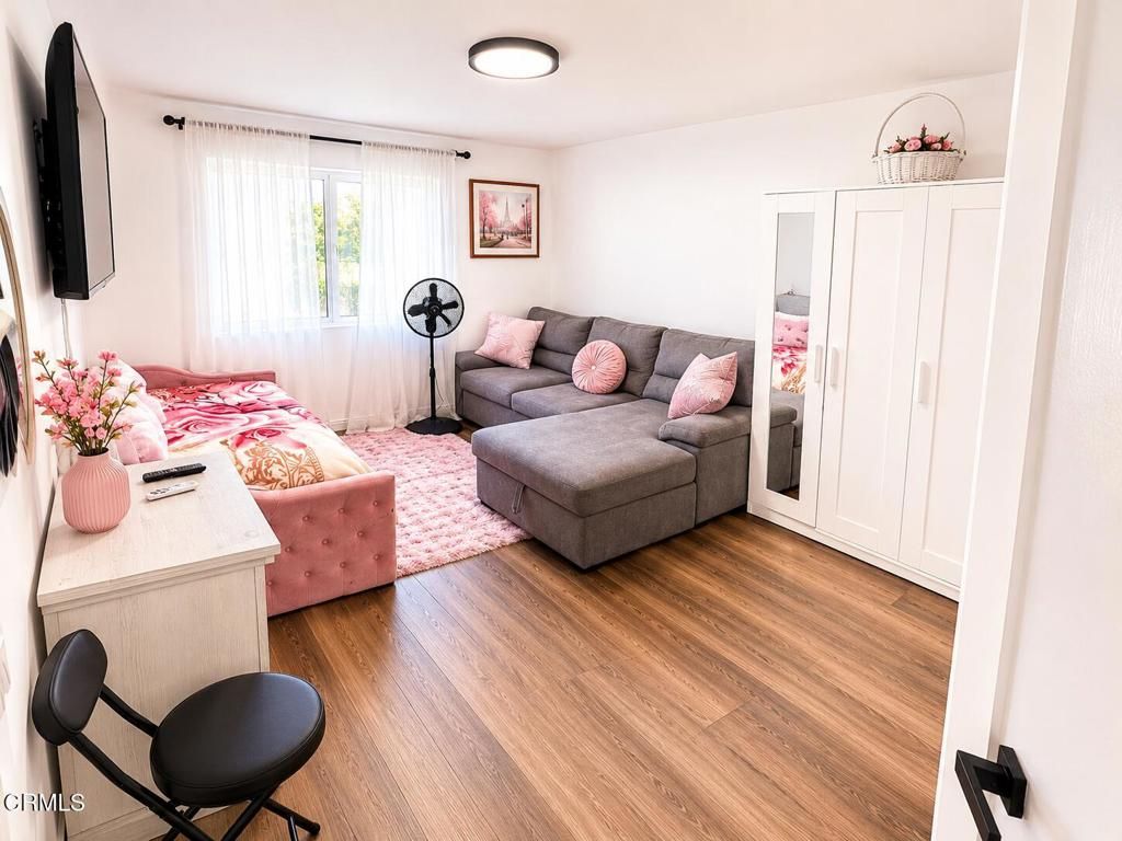 Image 19 of property listing at 330 Burchett Street 206, Glendale, CA 91203