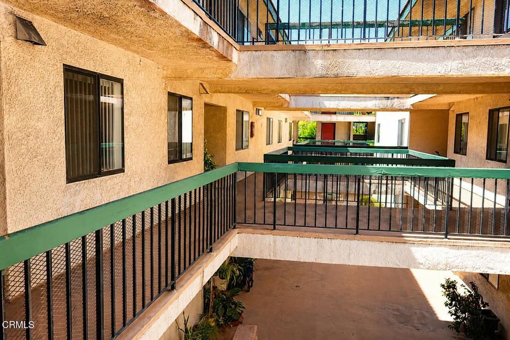 Image 24 of property listing at 330 Burchett Street 206, Glendale, CA 91203