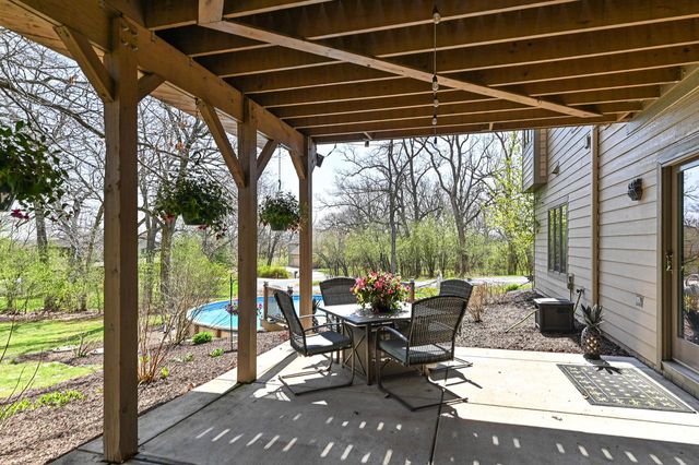 225 Ridge Line ROAD, Burlington, WI 53105