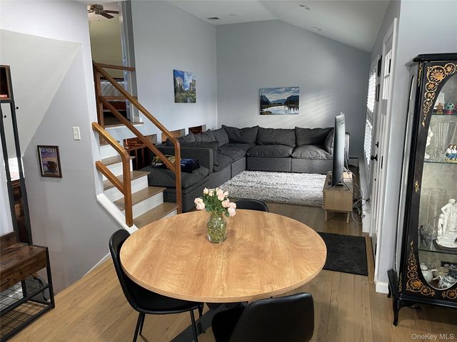 946 Manor Lane, Bay Shore, NY 11706