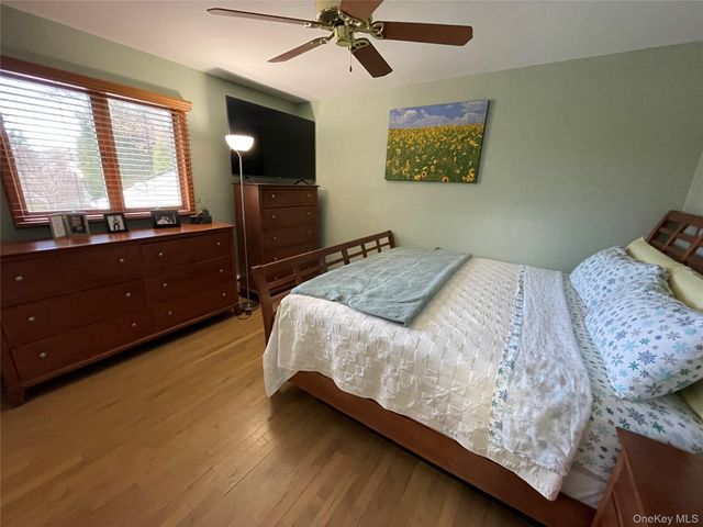 946 Manor Lane, Bay Shore, NY 11706