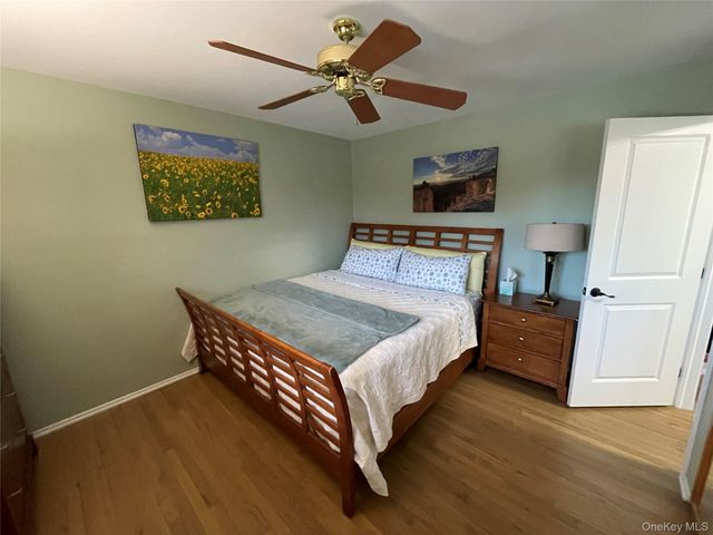 946 Manor Lane, Bay Shore, NY 11706