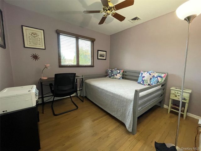 946 Manor Lane, Bay Shore, NY 11706