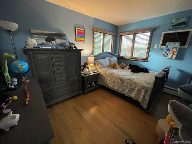 946 Manor Lane, Bay Shore, NY 11706