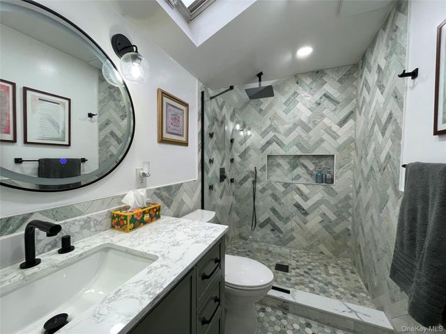 946 Manor Lane, Bay Shore, NY 11706