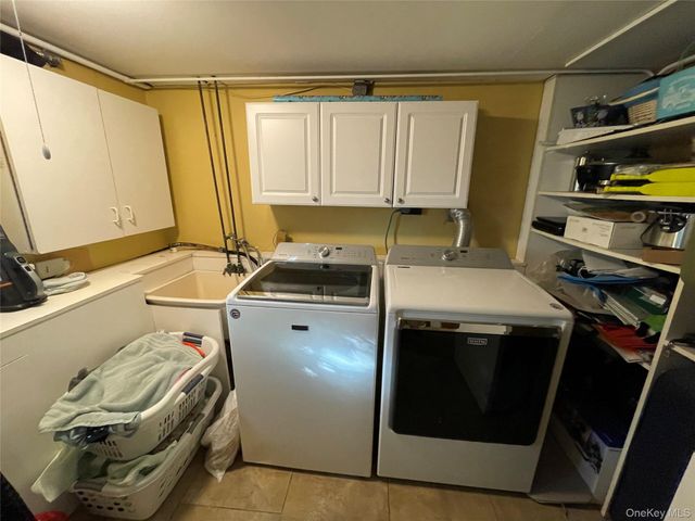 946 Manor Lane, Bay Shore, NY 11706