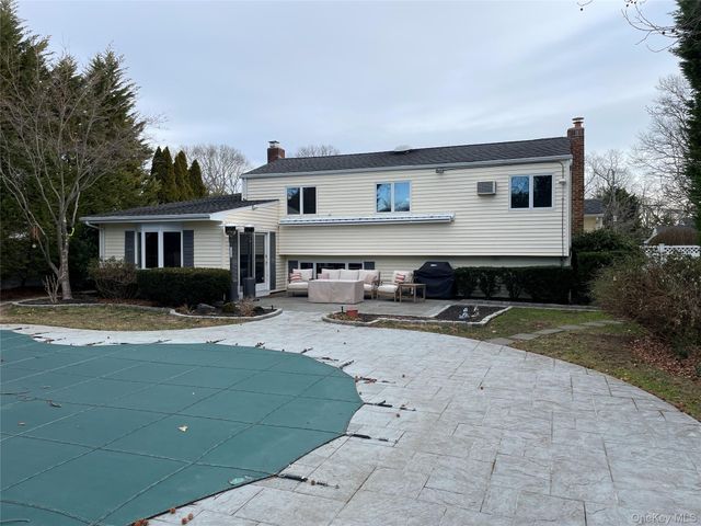 946 Manor Lane, Bay Shore, NY 11706