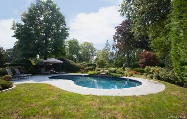 946 Manor Lane, Bay Shore, NY 11706