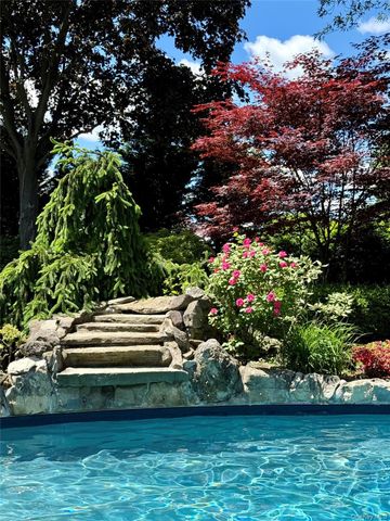 946 Manor Lane, Bay Shore, NY 11706