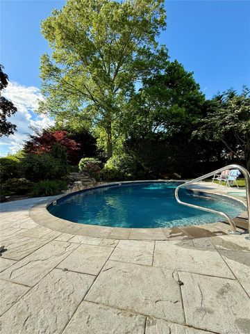 946 Manor Lane, Bay Shore, NY 11706