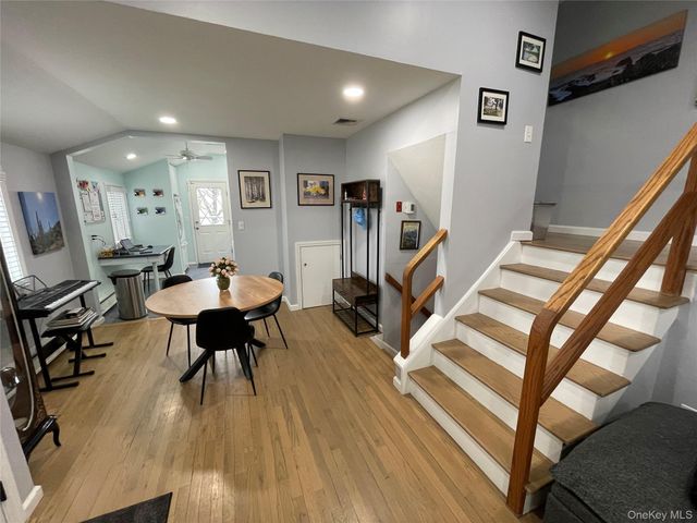 946 Manor Lane, Bay Shore, NY 11706