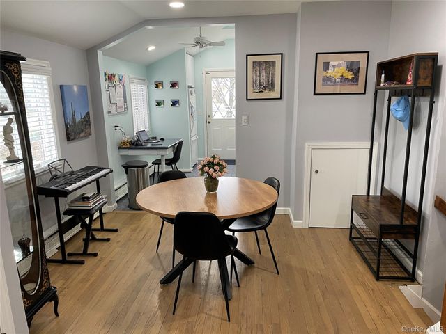 946 Manor Lane, Bay Shore, NY 11706