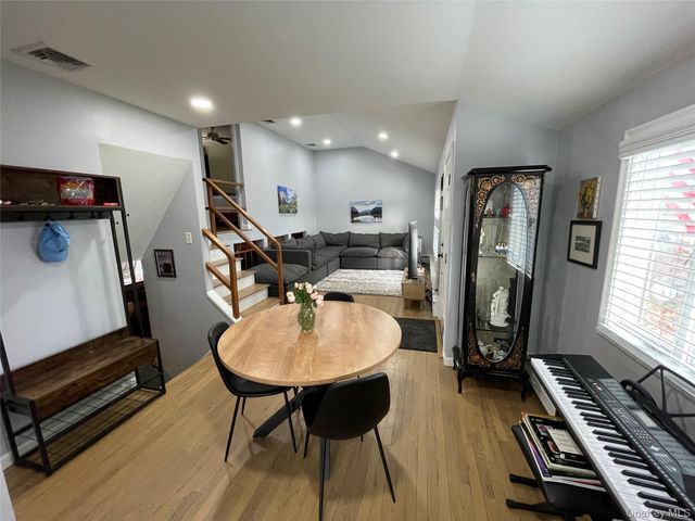 946 Manor Lane, Bay Shore, NY 11706