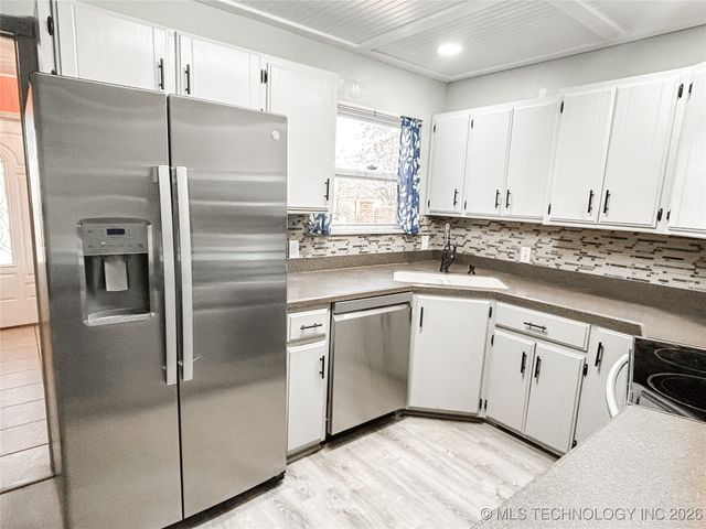 157 N Spinnaker Run, Stigler, OK 74462