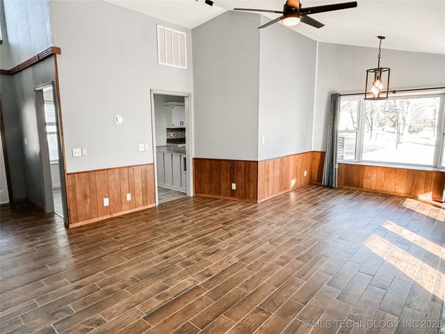 157 N Spinnaker Run, Stigler, OK 74462
