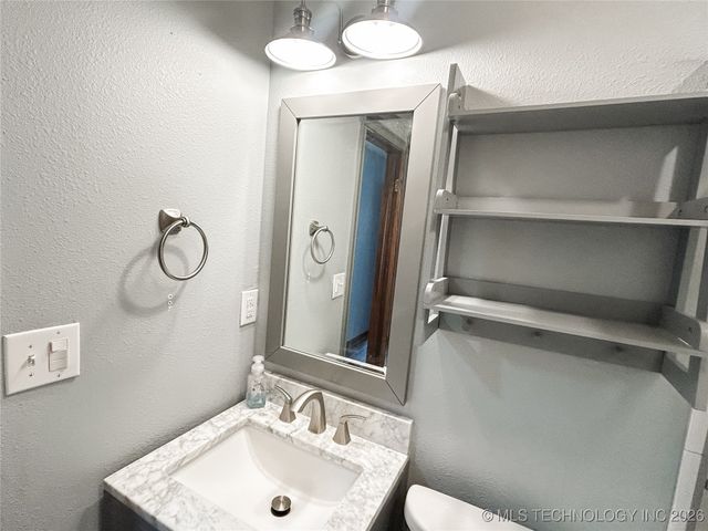 157 N Spinnaker Run, Stigler, OK 74462