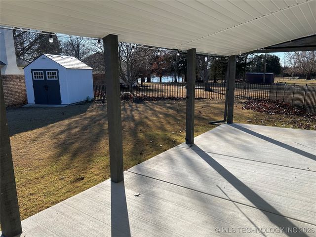 157 N Spinnaker Run, Stigler, OK 74462