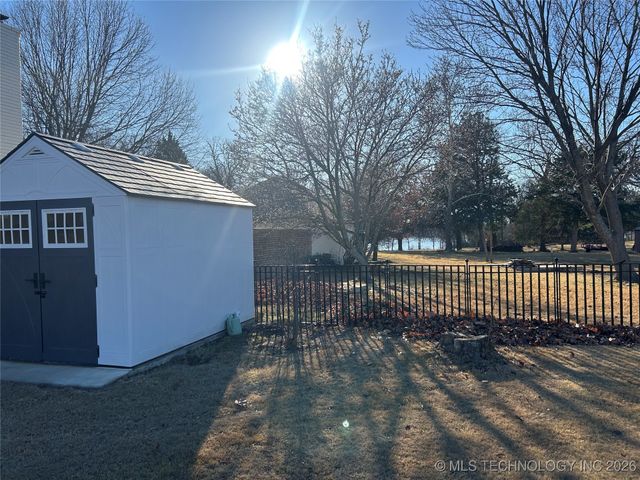 157 N Spinnaker Run, Stigler, OK 74462