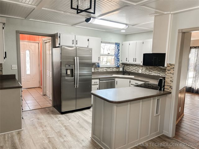 157 N Spinnaker Run, Stigler, OK 74462