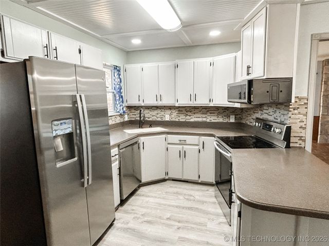 157 N Spinnaker Run, Stigler, OK 74462