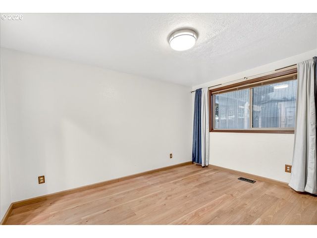 16033 Se RICKSHIRE Ln, Milwaukie, OR 97267