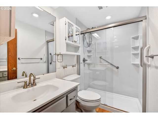 16033 Se RICKSHIRE Ln, Milwaukie, OR 97267