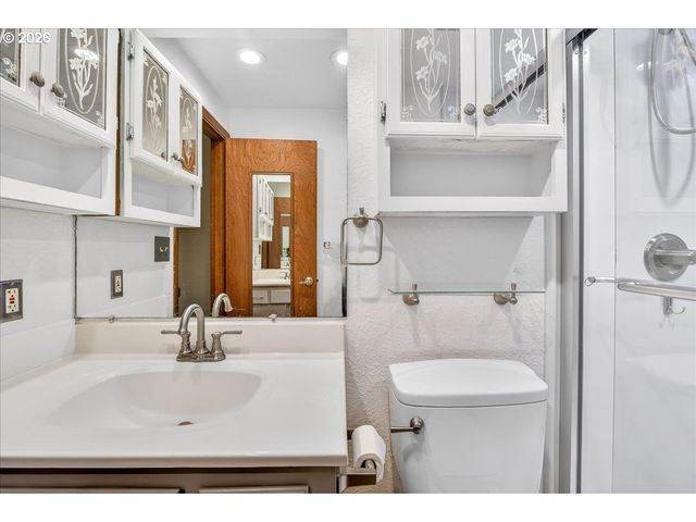 16033 Se RICKSHIRE Ln, Milwaukie, OR 97267